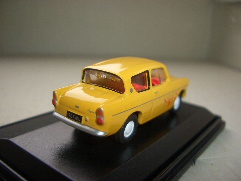 Oxford 76105008 Ford Anglia Yellow 'The Young Ones' 1/76th Scale=00 Gauge T48Pos 